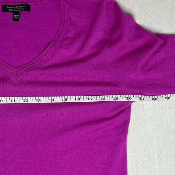 Banana Republic Magenta 100% Merino Wool Sweater – Size Medium - Picture 6 of 8